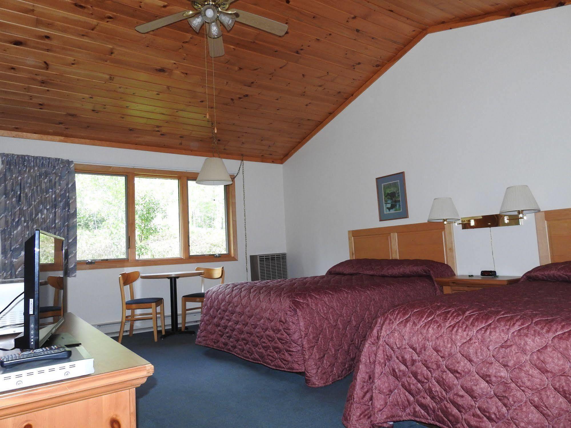 Superior Ridge Resort Motel Schroeder Bagian luar foto